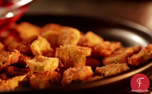 Knusprig gebratene Gurken mit Buttermilch-Dip