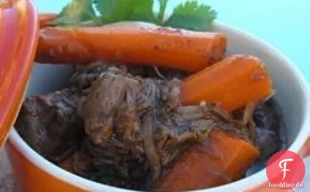 Herzhafter, langsam gekochter Rindfleischeintopf