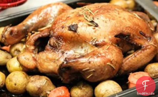 Gebratenes Kräuterhuhn und Kartoffeln