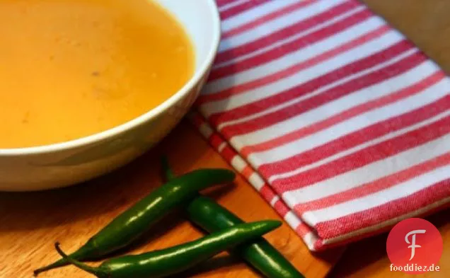 Würzige Karotten-, Süßkartoffel- und Kokossuppe