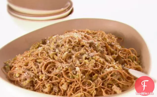 Vollkornspaghetti mit Rosenkohl und Champignons