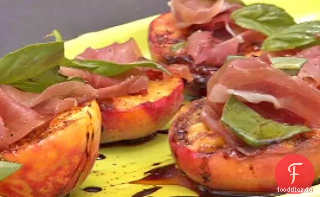 Gegrillte Pfirsiche mit Schinken und Balsamico