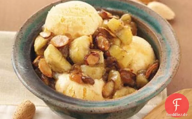 Bananen-Rum-Eisbecher für zwei Personen