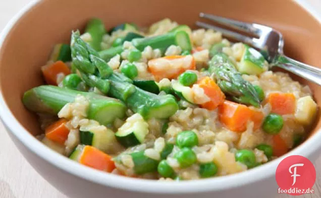 Brauner Reis Frühlingsgemüse Risotto