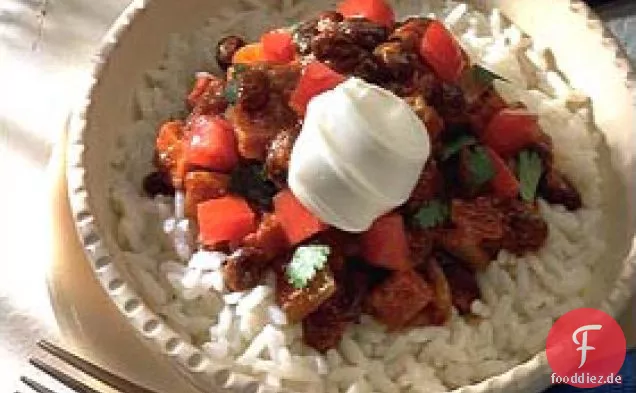 Einfache schwarze Bohnen Chili auf Reis