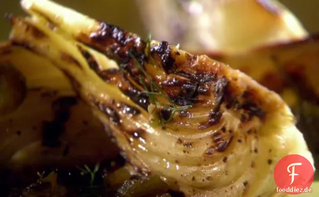 Gegrillter Fenchel mit gegrillter Jalapeno-Sauce