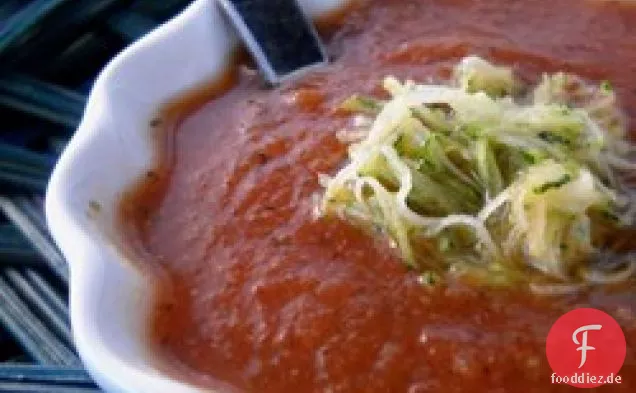Frische Tomaten-Zucchini-Suppe