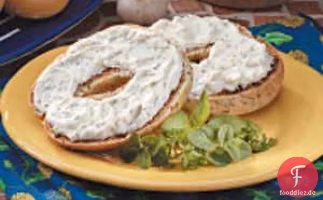 Knoblauch-Kräuter-Bagelaufstrich