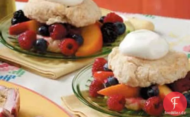 Shortcakes mit gemischten Früchten