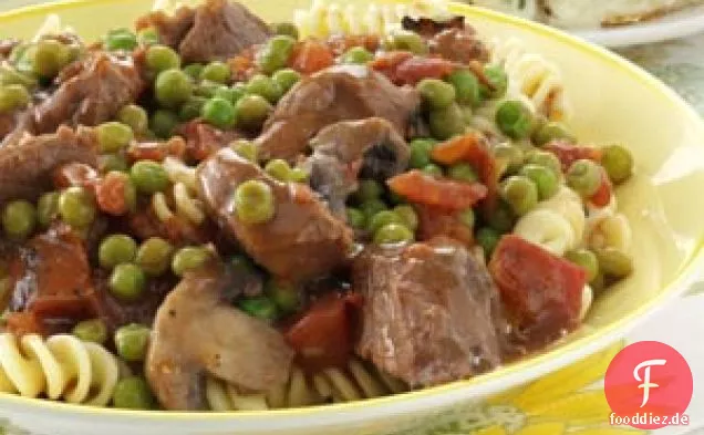 Rinderspitzeneintopf über Fusilli