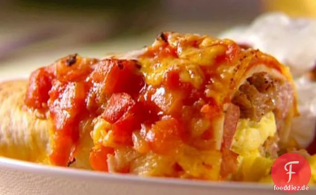 Frühstücks-Enchiladas mit roter Sauce