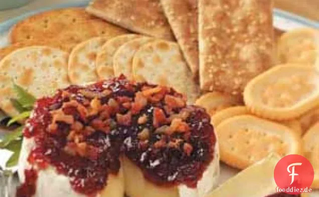 Mit Chutney überzogener Brie