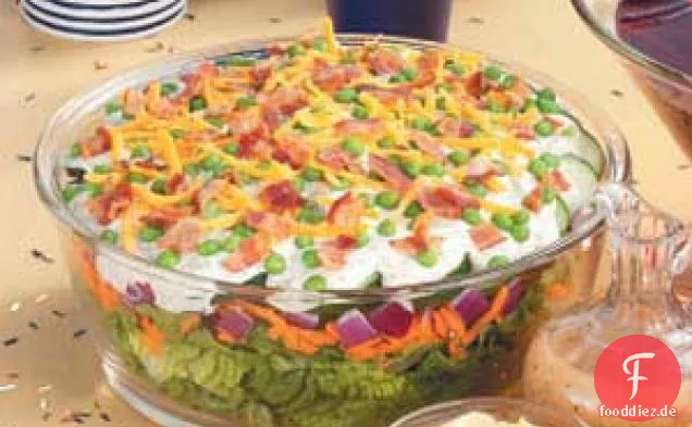 Schichtsalat für eine Menschenmenge