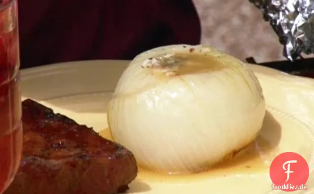 Gegrillte Vidalia Zwiebeln mit Speckbutter