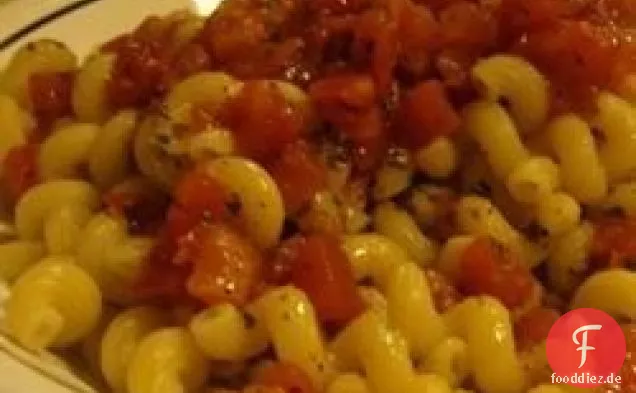 Leichte südwestliche Tomatennudeln