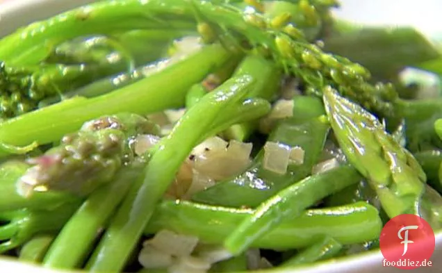 Grünes grünes Frühlingsgemüse