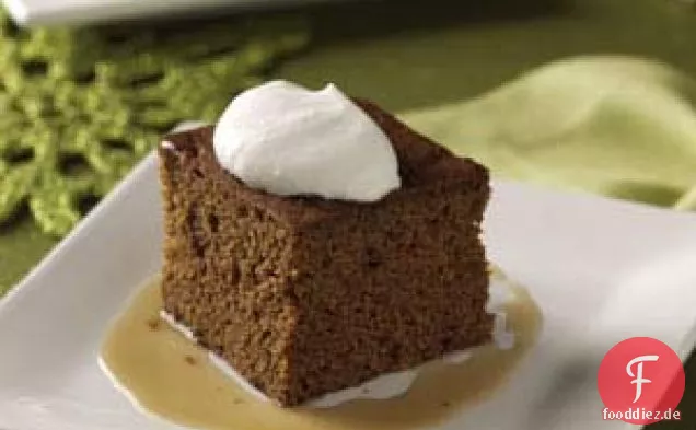 Omas Lebkuchenkuchen mit Karamellsauce