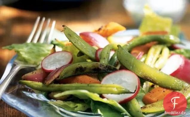 Gegrilltes Gemüse-Salat mit Cremigen Blauschimmelkäse-Dressing