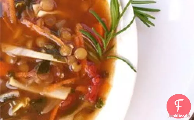 Herzhafte Linsen- und Wurstsuppe