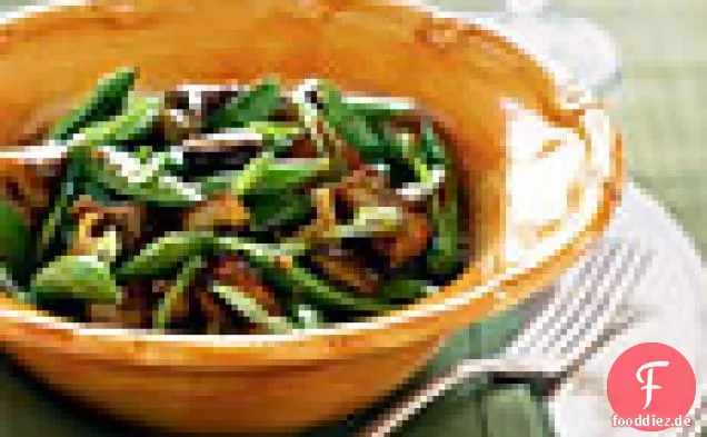 Gebratener Tofu mit Pilzen, Zucker, Erbsen und Frühlingszwiebeln