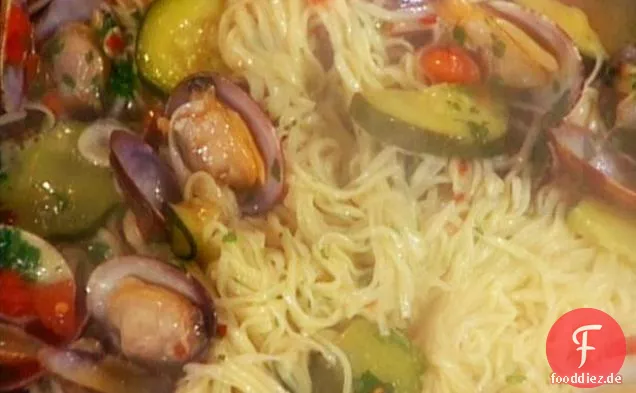 Tagliolini con Vongole e Zucchini (Dünne Nudeln mit Venusmuscheln und Zucchini)