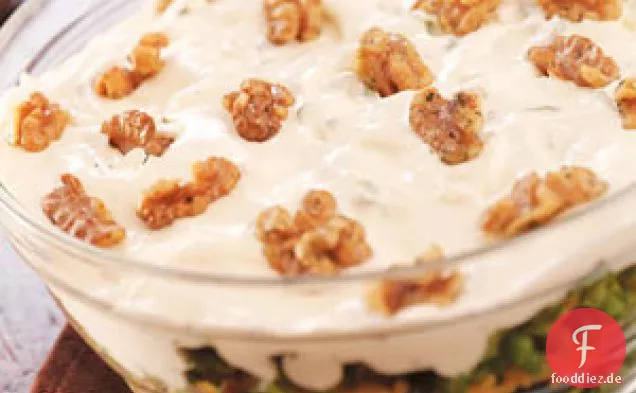 Schichtsalat mit Walnüssen