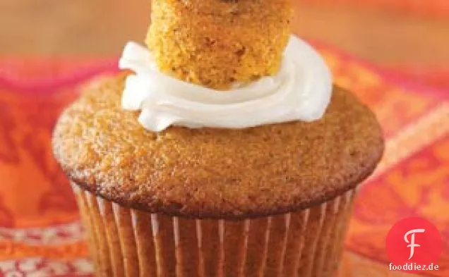 Mit Sahne gefüllte Kürbis-Cupcakes