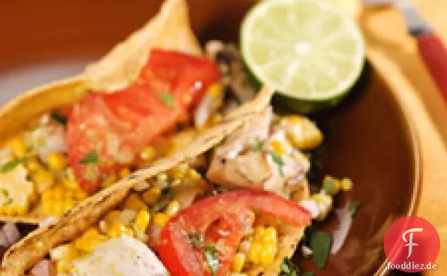 Gegrillte-Fisch-Tacos mit gerösteter-Chile-und-Avocado-Salsa