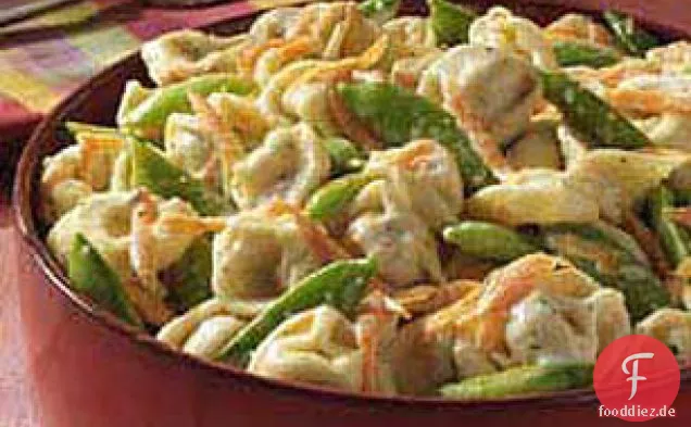 Cremiger, kalter Tortellini-Salat