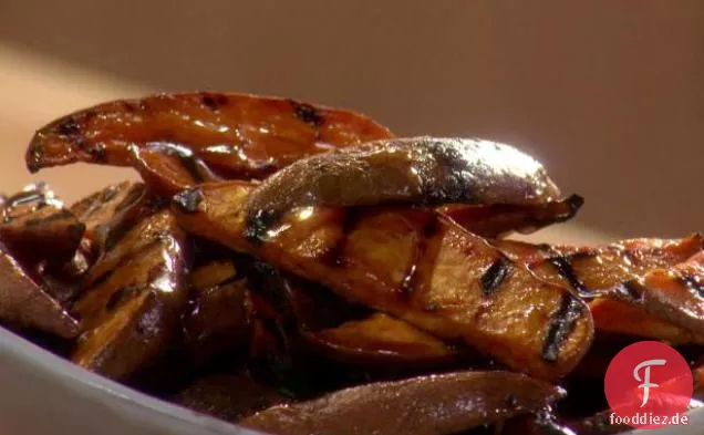 Gegrillte Süßkartoffel-Wedges mit Ahornbutter