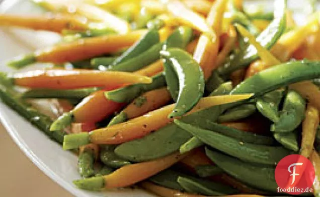 Erbsen und Karotten mit Zitrone, Dill und Minze