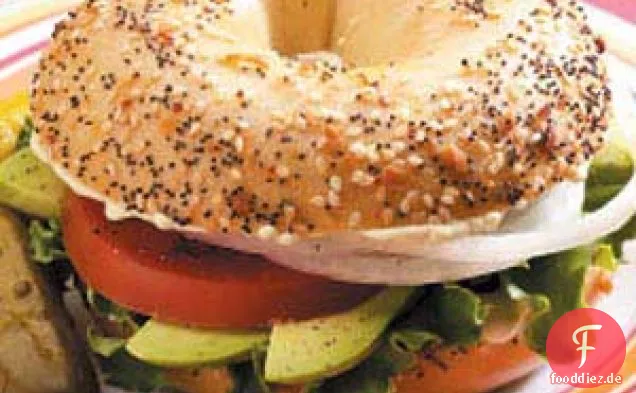 Herzhafte vegetarische Bagel-Sandwiches