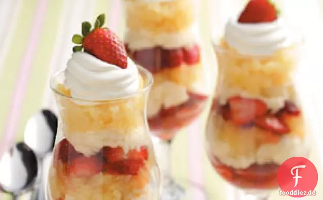 Beeren-Ananas-Parfaits