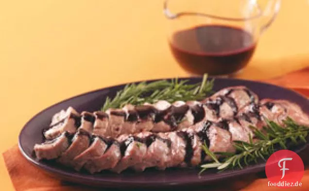 Rosmarin-Schweinefleisch mit Beeren-Portweinsauce