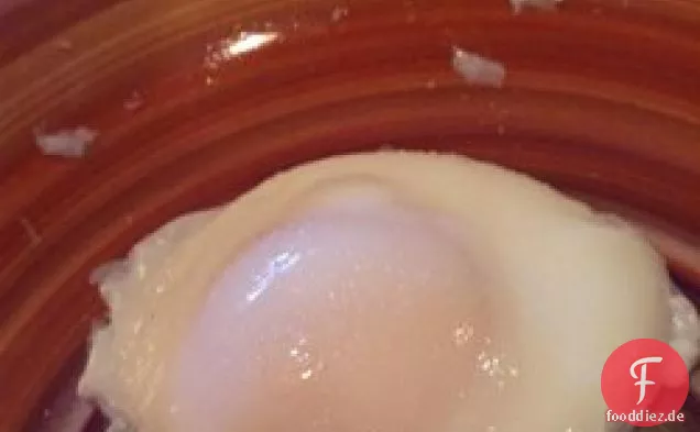 Wie man perfekte pochierte Eier macht