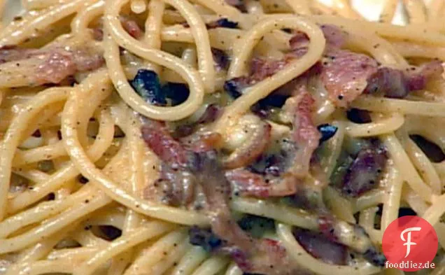Spaghetti mit Basilikum