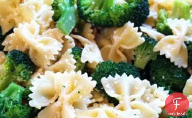 Fliegennudeln mit Broccoli, Knoblauch und Zitrone