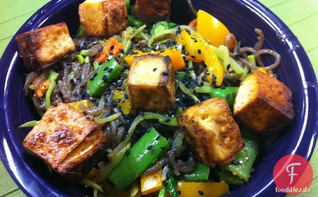 Ingwer Lime Soba mit geröstetem Tofu