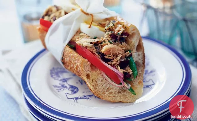 Italienische Thunfischsalat-Sandwiches mit Schwarz-Oliven-Dressing