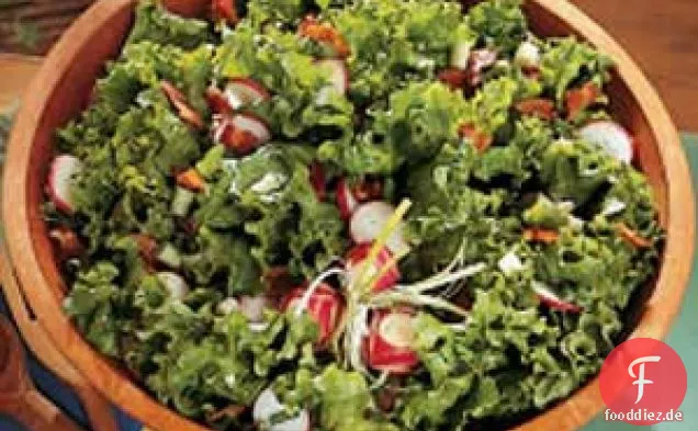 Warmer verwelkter Salatsalat