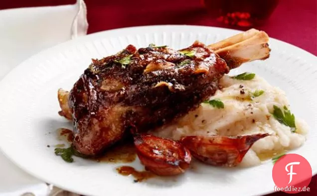 Gebratene Lammkeule mit Zitrone und Kräutern