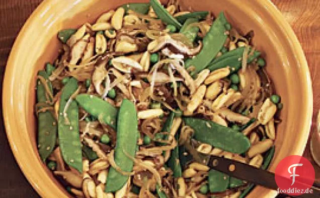 Sesam-, Schnee-Erbsen- und Shiitake-Nudelsalat
