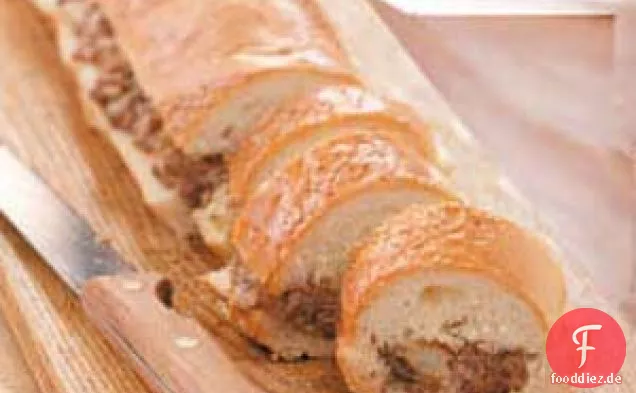 Französisches Brot gefüllt mit Rindfleisch