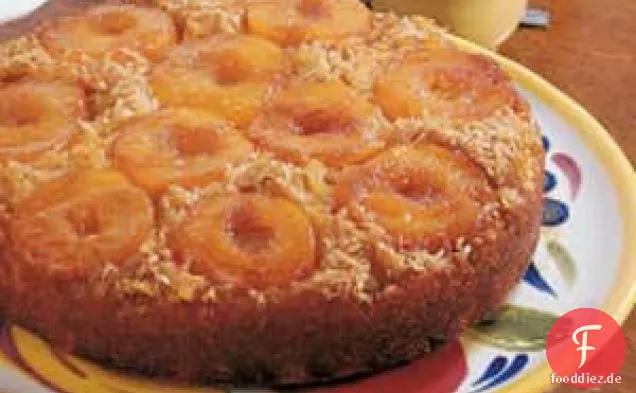 Gewürzter Apfelkuchen auf dem Kopf