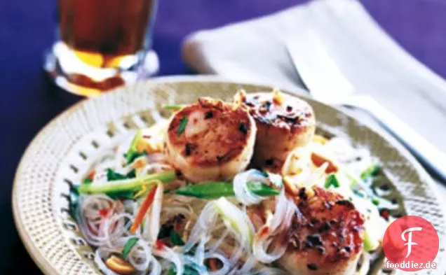 Jakobsmuscheln mit asiatischem Nudelsalat