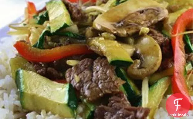 Asiatisches Rindfleisch mit Schneeerbsen