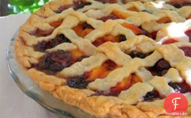 Der Sommer ist da Triple Berry Peach Pie
