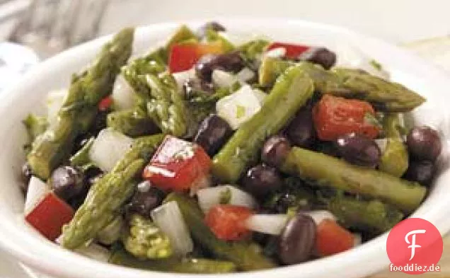 Salat mit Spargel und schwarzen Bohnen