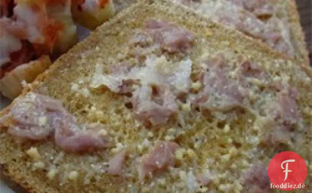 Bruschetta mit Parmesan und Pinienkernen