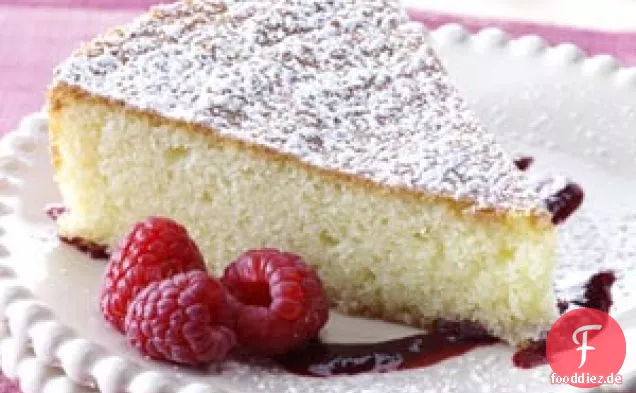 Mandelkuchen mit Himbeersauce
